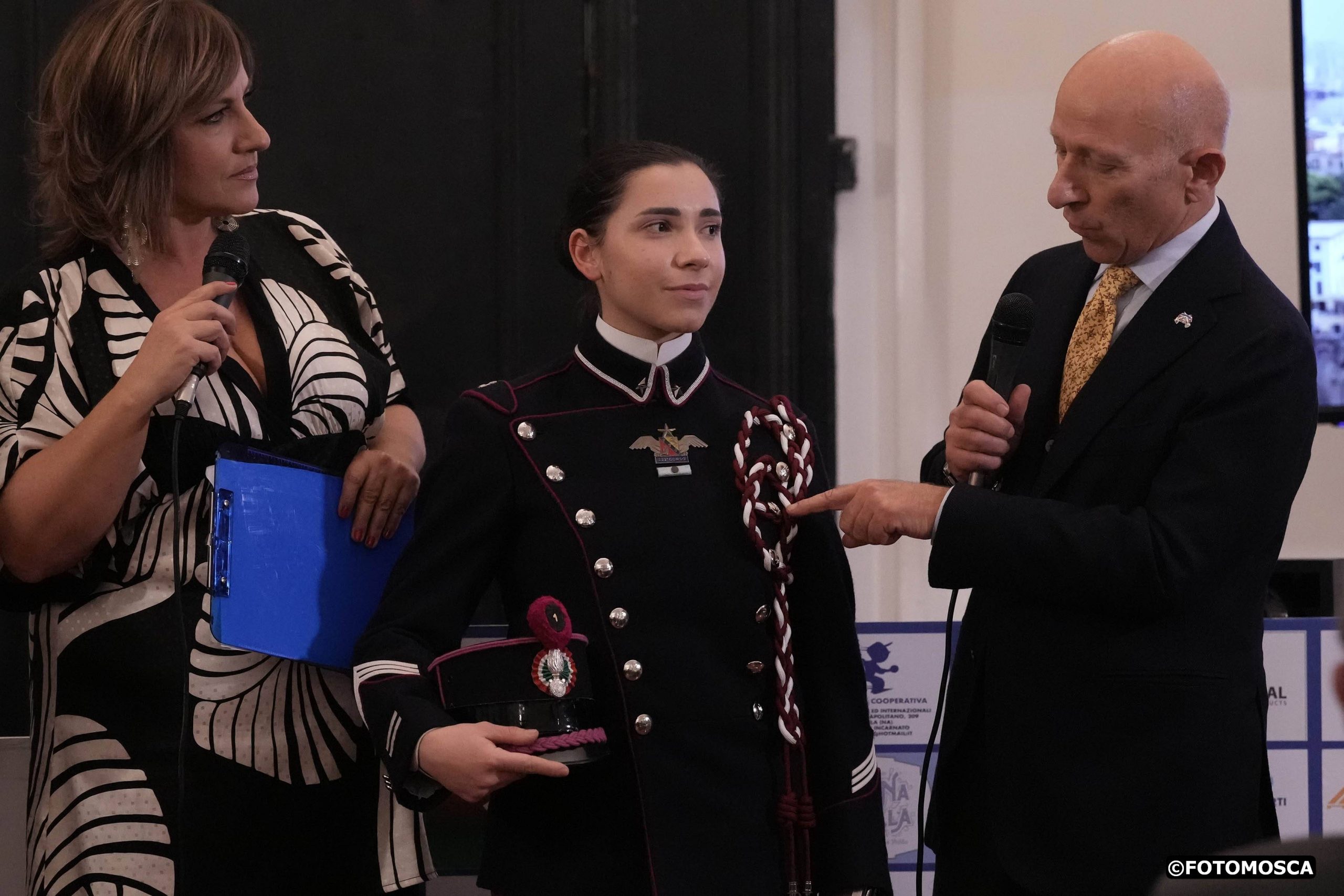 Cadetta della Scuola Militare Nunziatella, Laura Bercioux, Giuseppe Esposito Cadetta della Scuola Militare Nunziatella, Laura Bercioux, Giuseppe Esposito