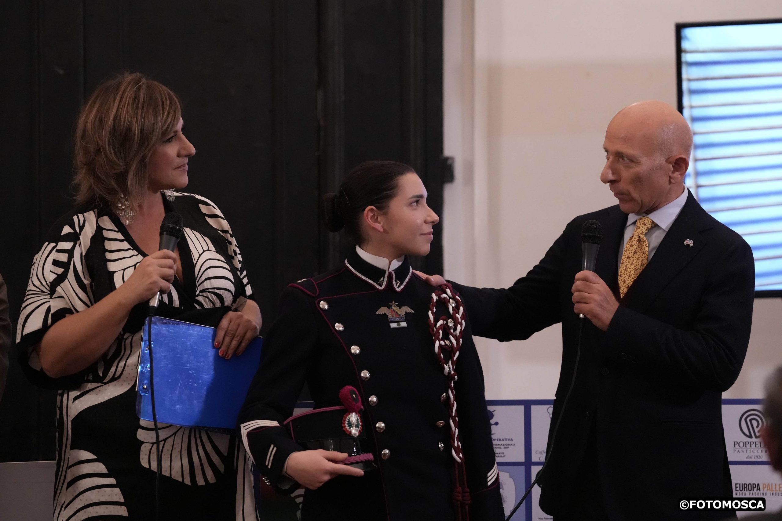 Cadetta della Scuola Militare Nunziatella, Laura Bercioux, Giuseppe Esposito Cadetta della Scuola Militare Nunziatella, Laura Bercioux, Giuseppe Esposito